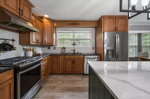 Kitchen - 30 Pine Ridge Ct, Springboro, OH 45066 photo 4 of 5