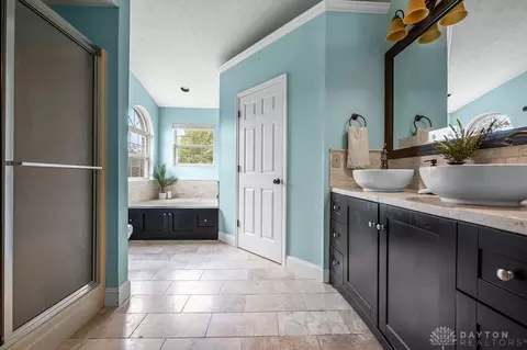 Bath - 30 Pine Ridge Ct, Springboro, OH 45066 photo 2 of 5
