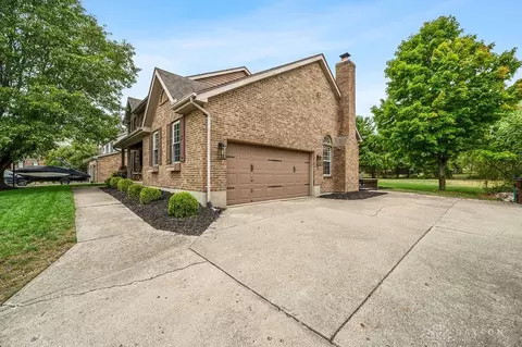 Exterior - 30 Pine Ridge Ct, Springboro, OH 45066 photo 9 of 11