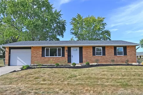 176 Golfwood Dr, Dayton, OH 45449