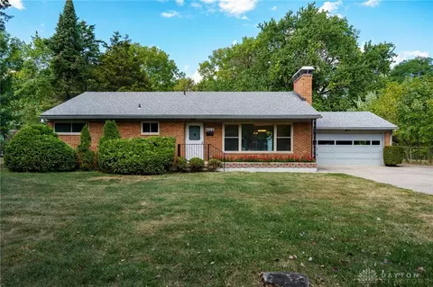 4212 Whites Dr, Bellbrook, OH 45305