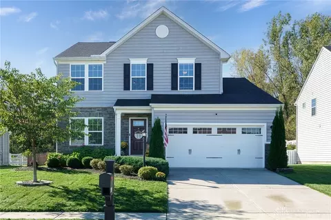 1203 Crystal Harbour Dr, Fairborn, OH 45324