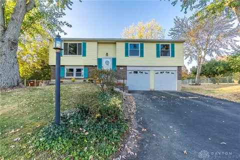 195 Woburn Farm Cir, Englewood, OH 45322