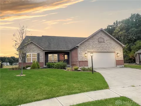 1111 Chambrey Ct, Dayton, OH 45458