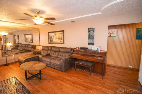 Living - 2637 Wenning Rd, Cincinnati, OH 45231 photo 1 of 2