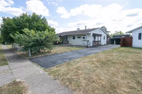 Exterior - 2637 Wenning Rd, Cincinnati, OH 45231 photo 2 of 9
