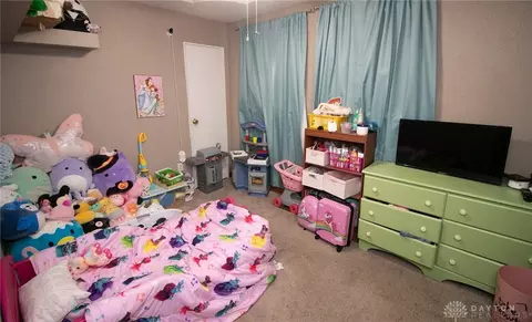 Bedroom - 2637 Wenning Rd, Cincinnati, OH 45231 photo 2 of 5