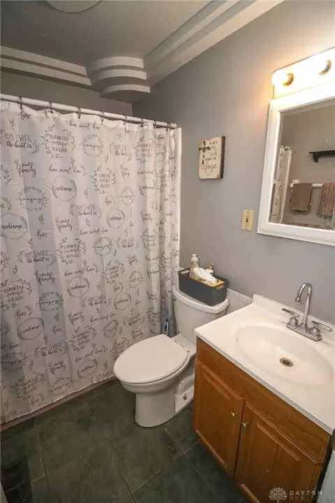 Bath - 2637 Wenning Rd, Cincinnati, OH 45231 photo 1 of 1