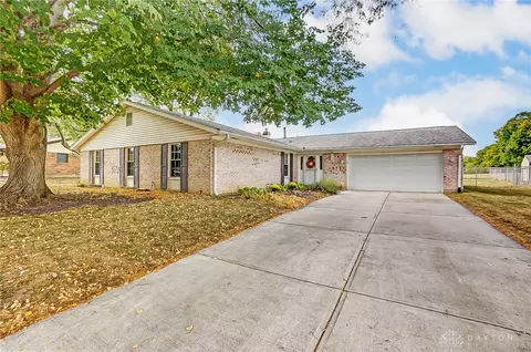 1045 Kentshire Dr, Centerville, OH 45459
