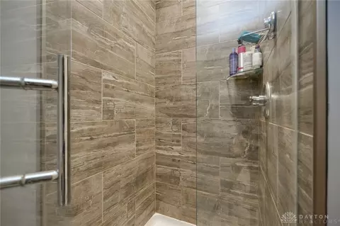 Bath - 6936 Roe St, Cincinnati, OH 45227 photo 4 of 4