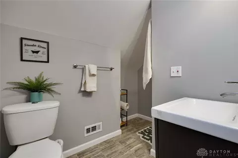 Bath - 6936 Roe St, Cincinnati, OH 45227 photo 2 of 4