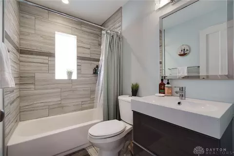 Bath - 6936 Roe St, Cincinnati, OH 45227 photo 1 of 4
