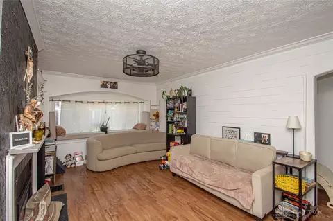 Living - 266 Park End Dr, Dayton, OH 45415 photo 1 of 1