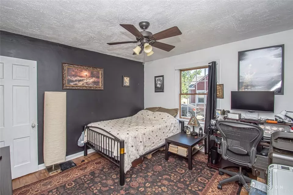 Bedroom - 266 Park End Dr, Dayton, OH 45415 photo 2 of 5