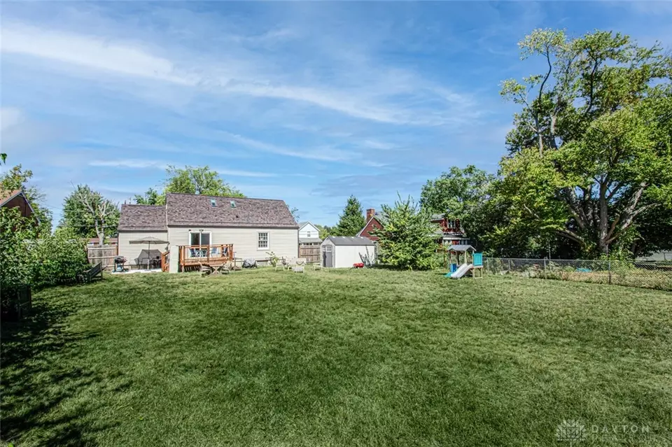 Exterior - 266 Park End Dr, Dayton, OH 45415 photo 8 of 11