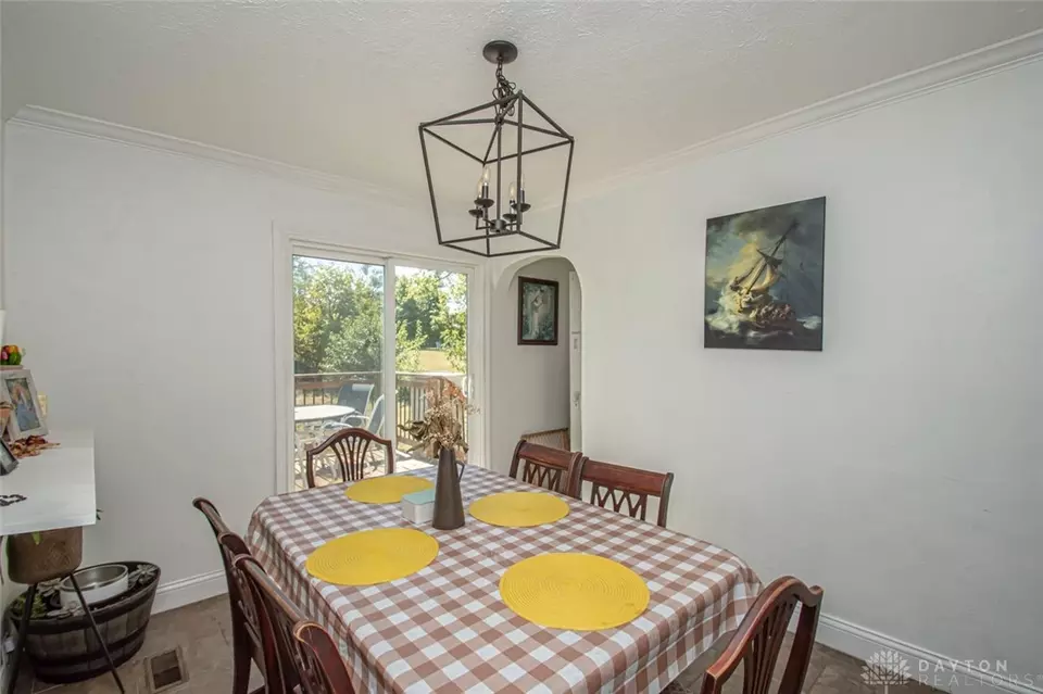 Dining - 266 Park End Dr, Dayton, OH 45415 photo 2 of 3