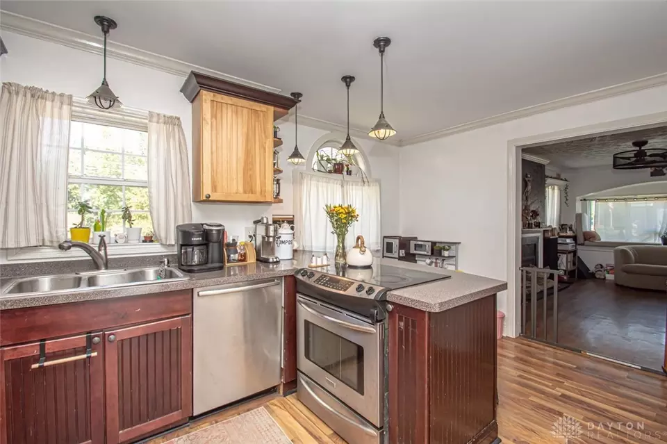 Kitchen - 266 Park End Dr, Dayton, OH 45415 photo 2 of 5