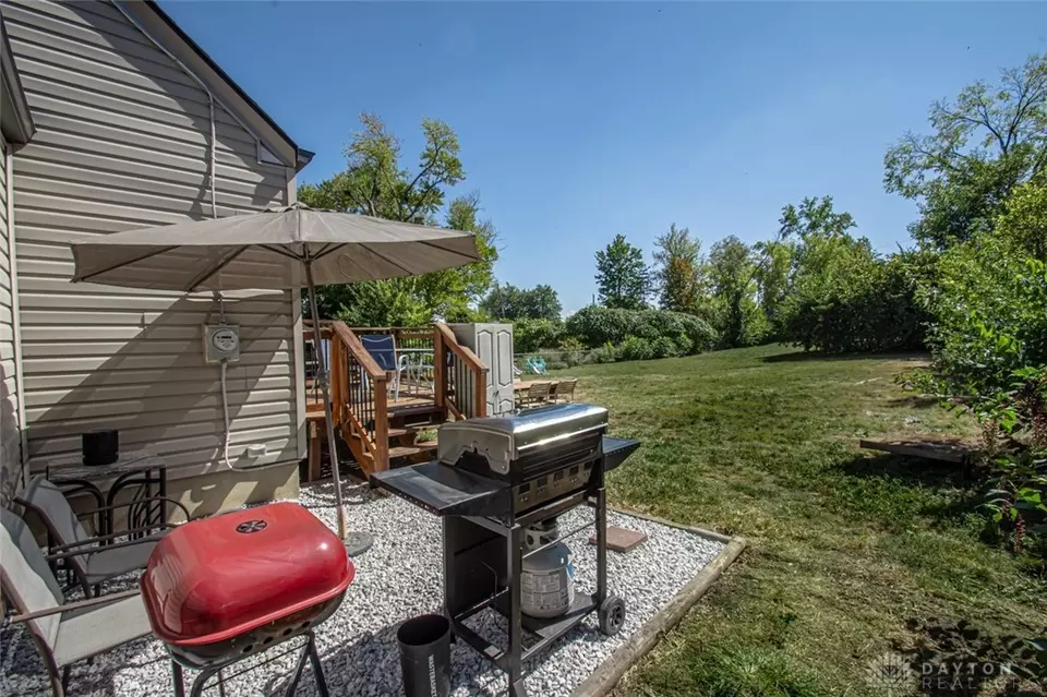 Exterior - 266 Park End Dr, Dayton, OH 45415 photo 5 of 11