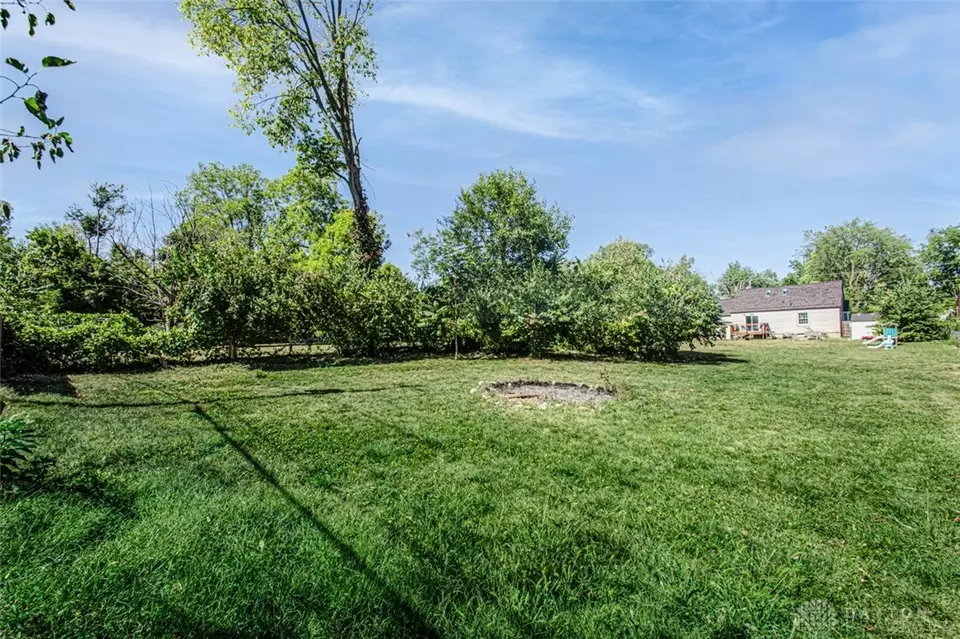 Exterior - 266 Park End Dr, Dayton, OH 45415 photo 9 of 11