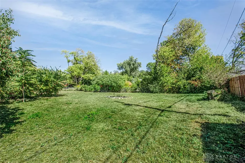 Exterior - 266 Park End Dr, Dayton, OH 45415 photo 10 of 11