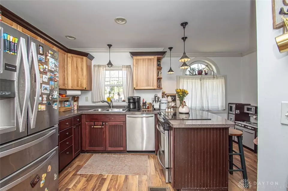 Kitchen - 266 Park End Dr, Dayton, OH 45415 photo 1 of 5