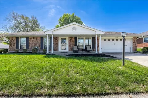 2114 Robinhood Dr, Miamisburg, OH 45342