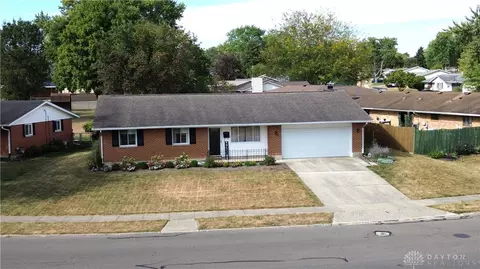 501 Hathaway Trl, Tipp City, OH 45371