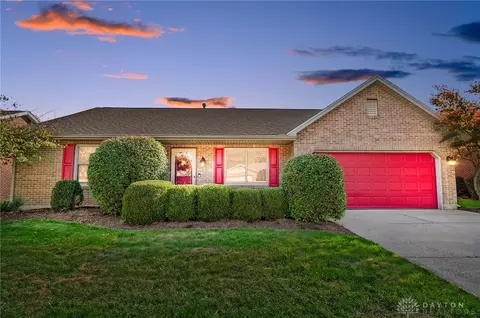 606 Oakridge Dr, Wilmington, OH 45177