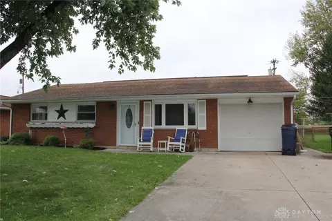 702 S Sunset Dr, Piqua, OH 45356