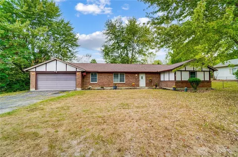 1757 Maple Ln, Dayton, OH 45432