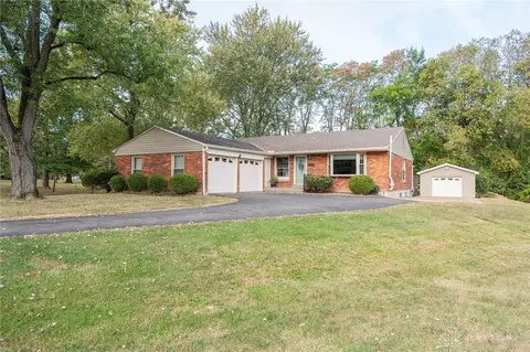 7651 Foxboro Dr, West Chester, OH 45069