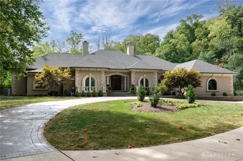 1658 W Alex Bell Rd, Washington Township, OH 45459