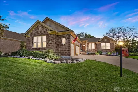 2462 Sydneys Bend Dr, Miamisburg, OH 45342