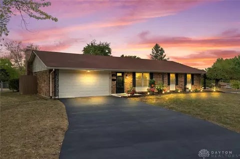 111 Woodcroft Trl, Beavercreek, OH 45430