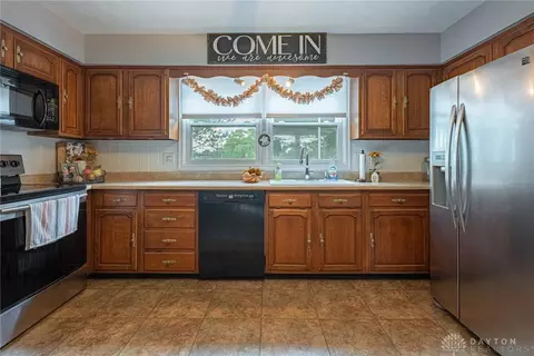 Kitchen - 2715 Rockford Dr, Springfield, OH 45503 photo 3 of 3