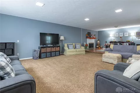 Living - 2715 Rockford Dr, Springfield, OH 45503 photo 5 of 6