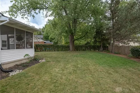 Exterior - 2715 Rockford Dr, Springfield, OH 45503 photo 9 of 10