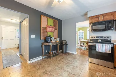 Entry Way - 2715 Rockford Dr, Springfield, OH 45503 photo 2 of 2
