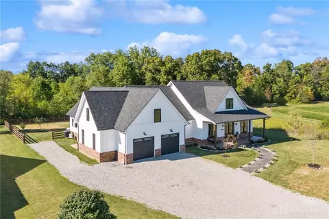 213 Parker Place Dr, Blanchester, OH 45107