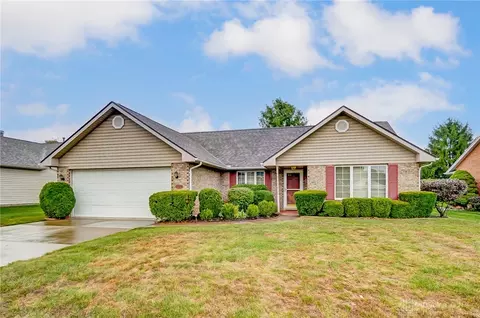 1529 Brook Park Dr, Troy, OH 45373