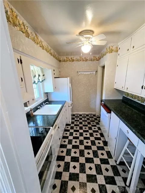 Kitchen - 3657 Shroyer Rd, Kettering, OH 45429 photo 1 of 2