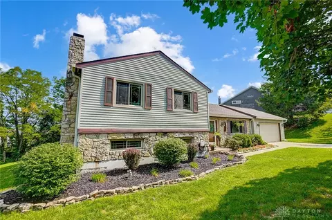 2607 Coral Ridge Ct, West Carrollton, OH 45449
