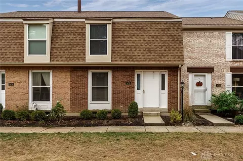 1426 Long Island Ct, Dayton, OH 45434