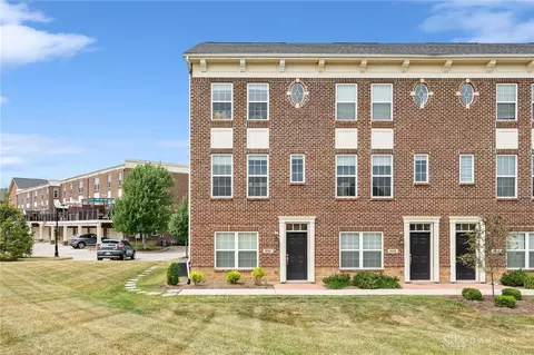 901 Brownstone Row, Springboro, OH 45066
