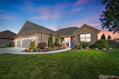 26 Oakridge Ct, Germantown, OH 45327