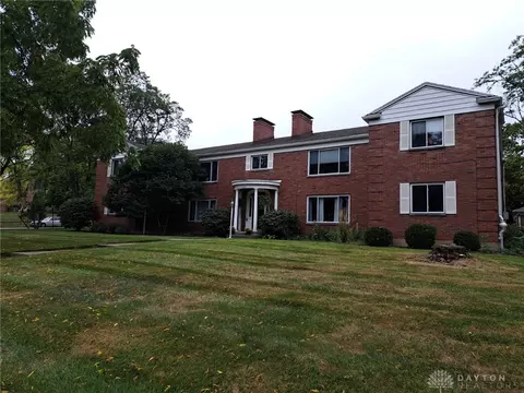 1121 Far Hills Ave, Oakwood, OH 45419