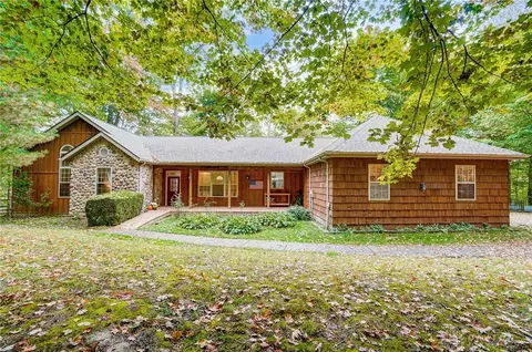 1383 Hiatt Rd, Clarksville, OH 45113