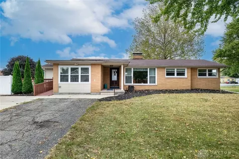 4 Greeneview Dr, Jamestown, OH 45335