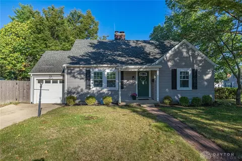 52 Lucas Dr, Centerville, OH 45458