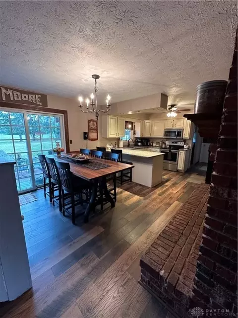 Dining - 105 Parrish Dr, Gratis, OH 45330 photo 1 of 2